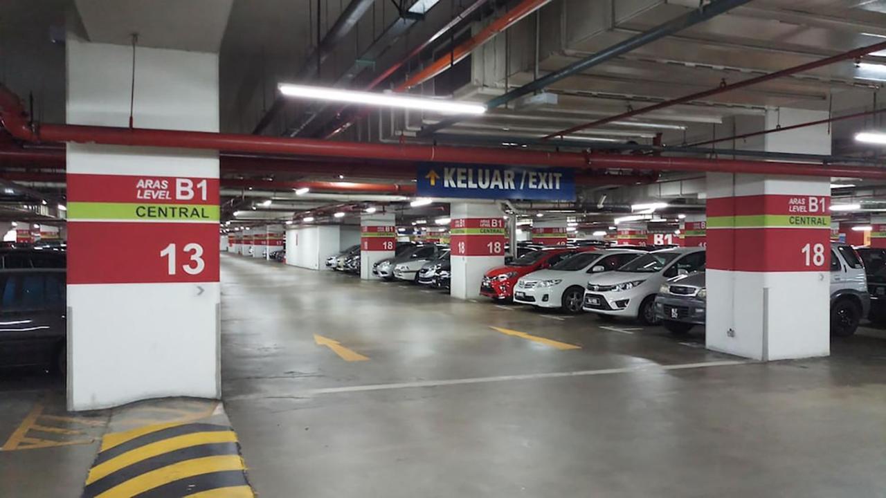 Rihanna Service At Times Square Pangsapuri *